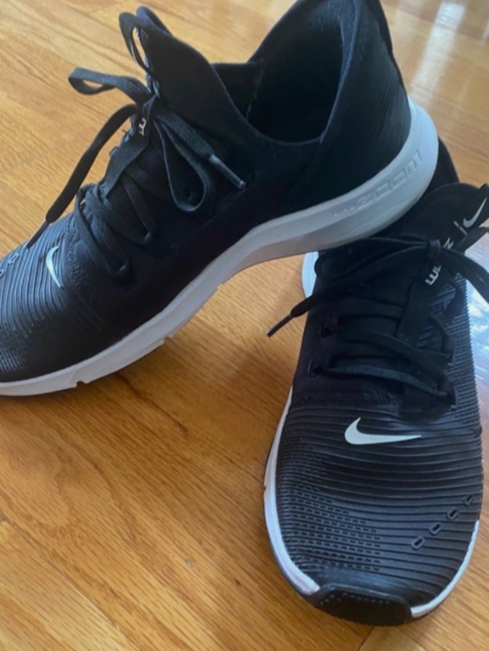 Nike Air Zoom Elevate Women’s Black Sneakers Size 10